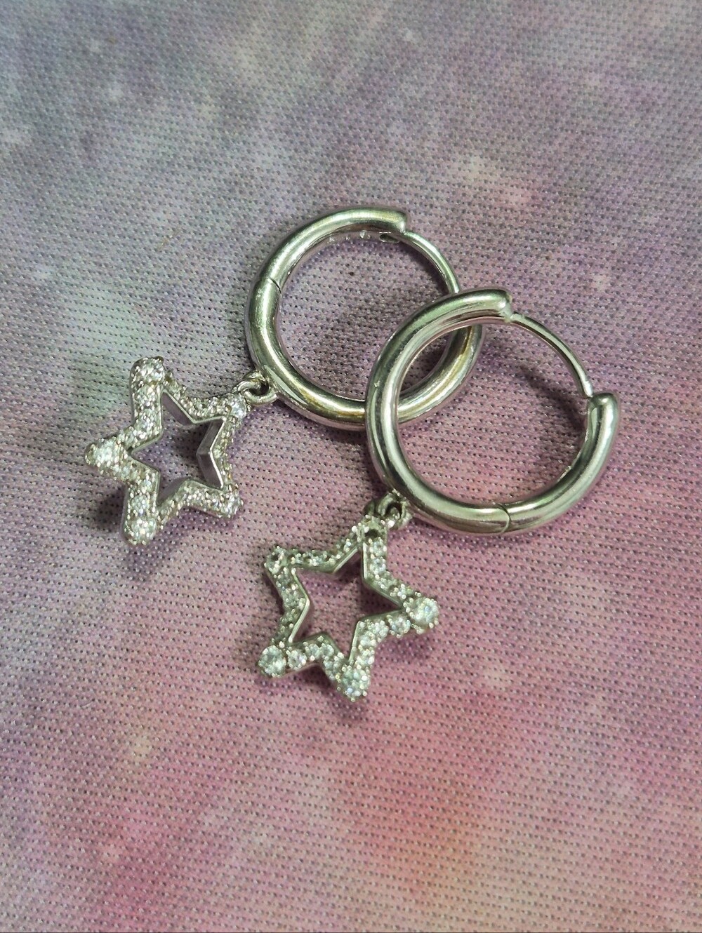 Kenrda Scott Star Huggie Hoop Earrings